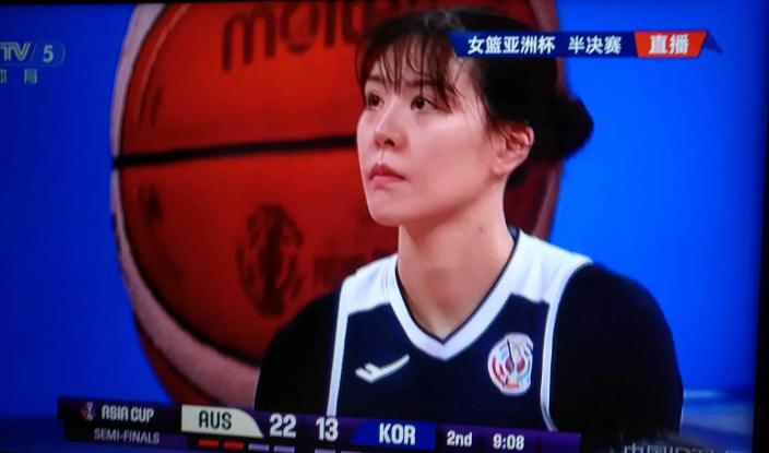 亚洲杯半决赛韩国女篮对战澳大利亚队的比赛，开局澳大利亚队打的太顺了，首节上半段就