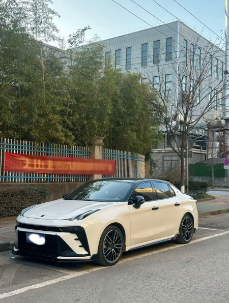 准备入手个2.0的，到底该选哪个颜色？
白色和橙色都好看，白色耐看，橙色更显个性