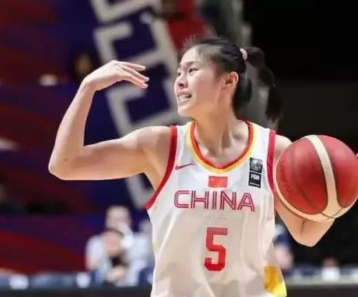中国女篮当前最强支撑体系
主帅：李昕（56岁）
中锋：李月汝（25岁）
大前锋：