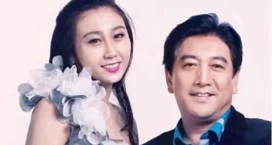 谁能想到福建男篮球员邹阳的老婆，竟然是知名主持人水均益的女儿。
好多网友都羡慕的