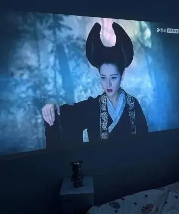 迪丽热巴拍这部戏的时候，真的没有笑吗？