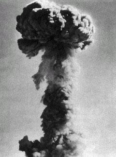 原子弹试爆成功加速二战进程