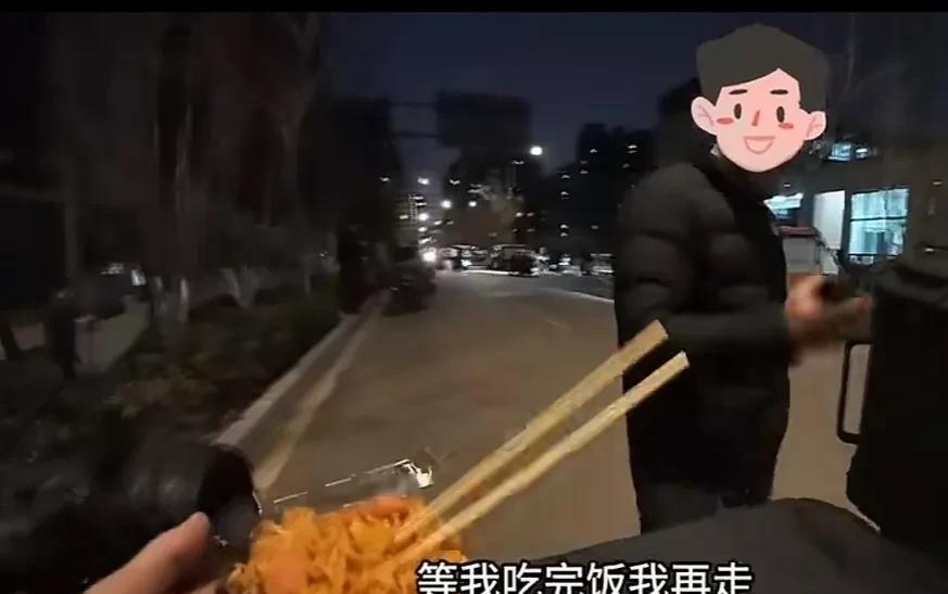 看到一个视频，一个普通大学毕业学生，因为找不到工作，在学校附近买吃的，和老师对话