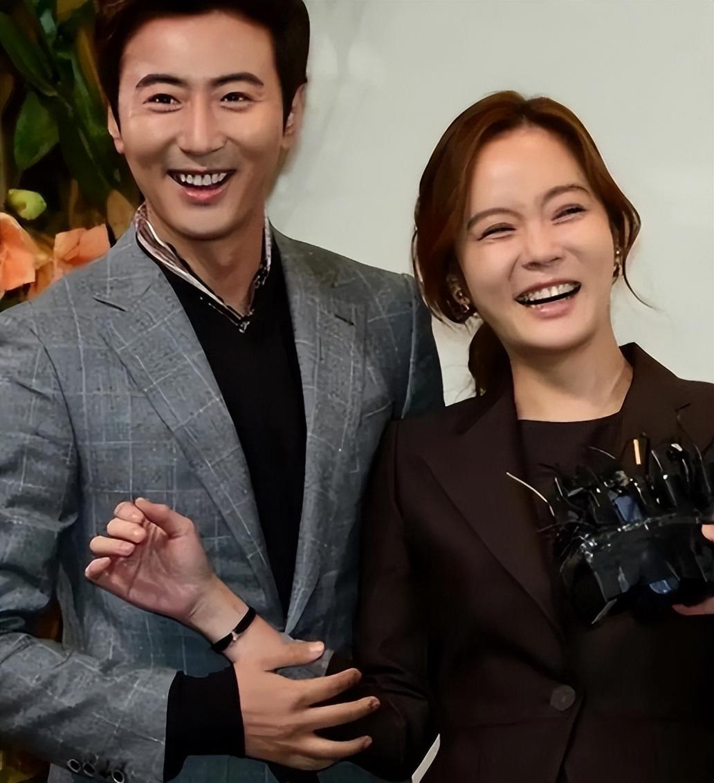 高梓淇再赴韩国探子！父子合影尽显温情，7岁珉宇帅气出镜蔡琳缺席
高梓淇和蔡琳这对