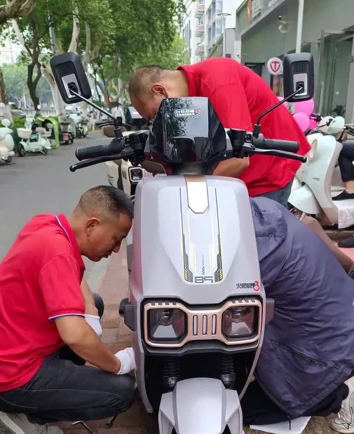 这个顾客全款拿下赤兔二零二五。顾客是看中了车子的动力以及外观，还有车子的安全性。