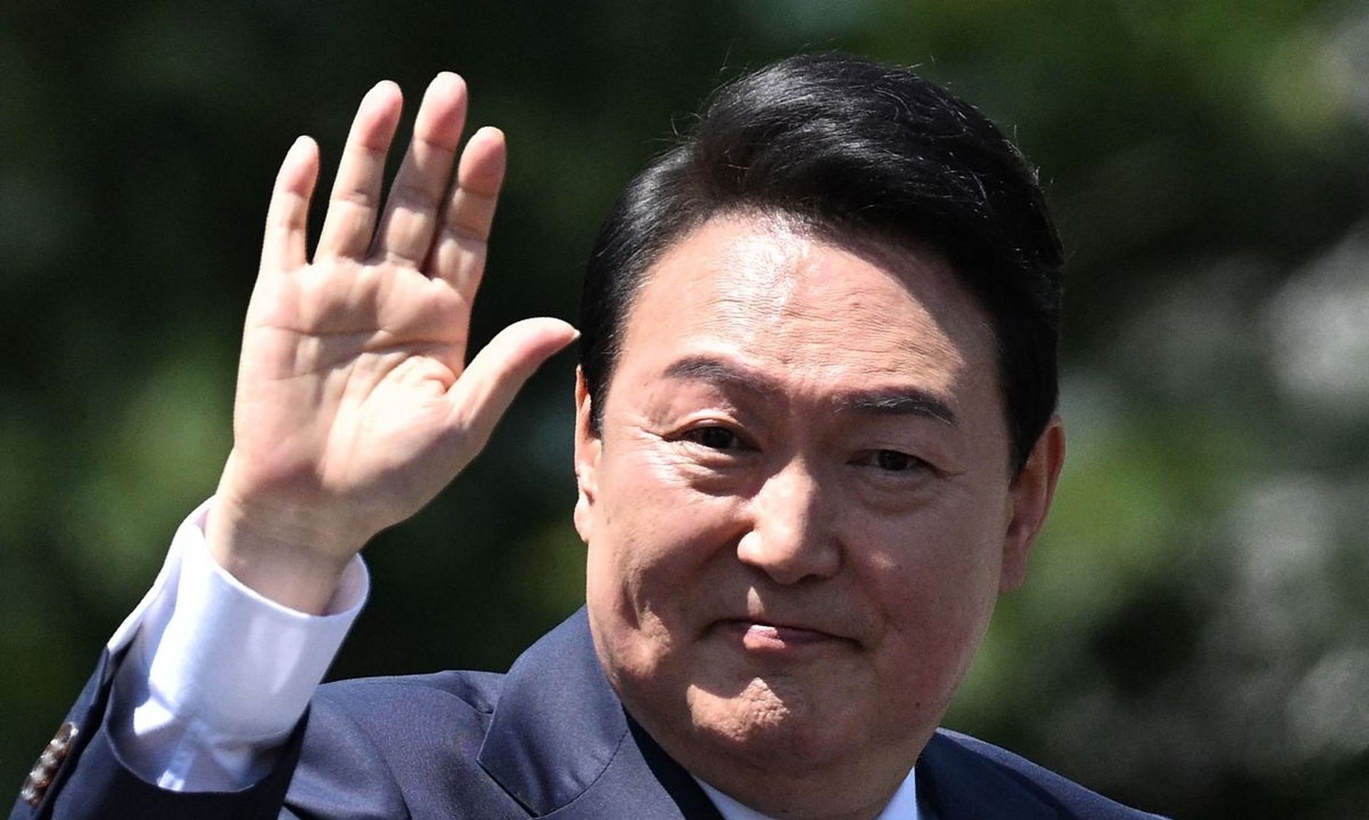 尹锡悦为图凉快频繁见律师！



尹锡悦为了吹拘留所会见室的空调，每天至少要见律
