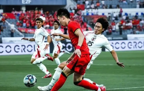 #东亚杯# 看了全场日本队vs国足，本来不想看的，但中国球迷就是这么纠结：
1.