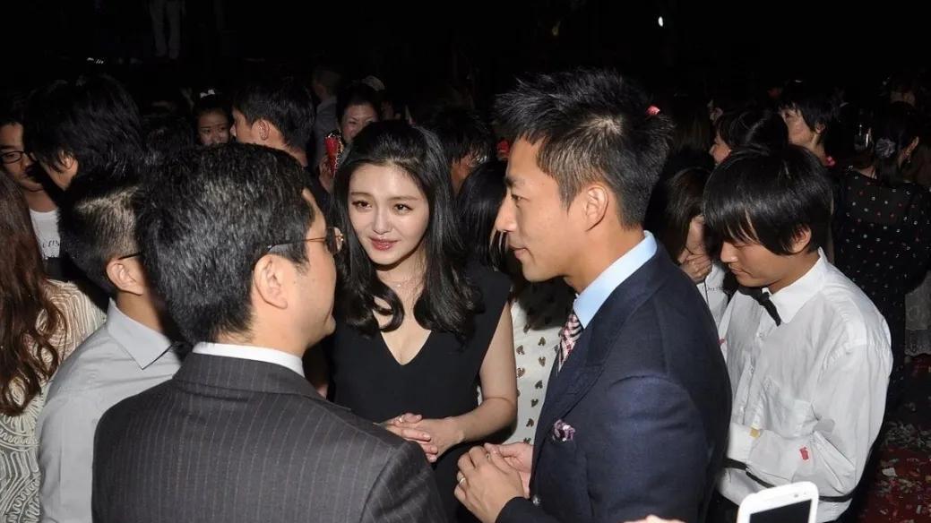 汪小菲年轻时确实还是蛮帅气的，和大S刚认识时，他瘦高瘦高的，虽然他的眼睛不大，但