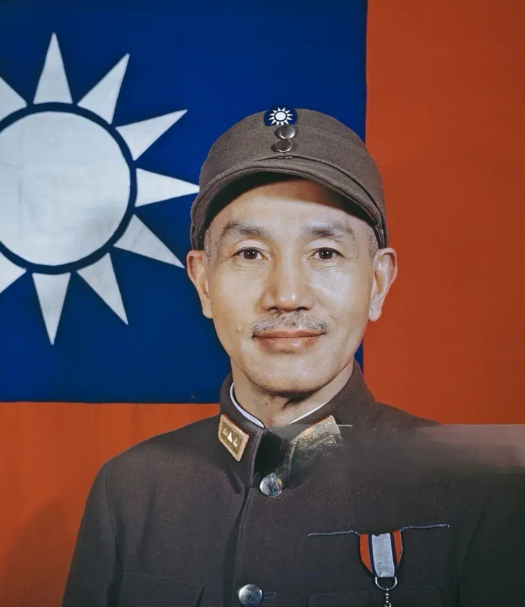 黄埔精神！
听到前线传来的台儿庄大捷的消息，战区总司令蒋介石的心情格外激动。身边