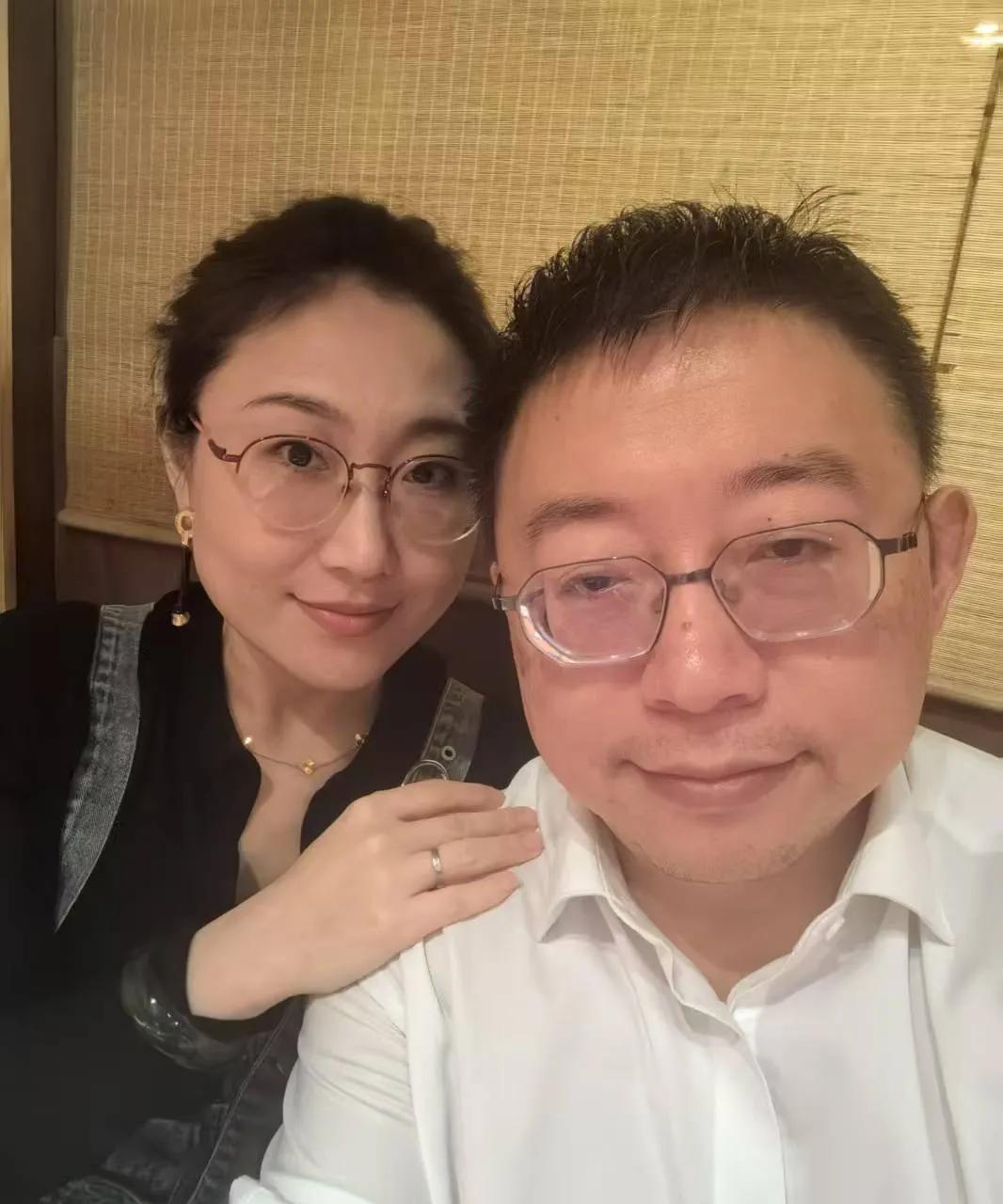 见过大方的，还真没见过这么大方的。
网红沈逸教授的妻子段畑畑，给自己的粉丝发红包