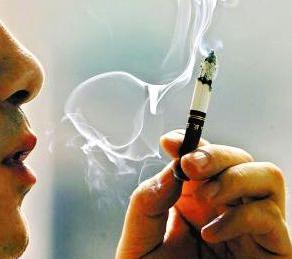 一些女人劝阻男人抽烟，很大程度上是出于虚荣乃至傲慢
最近在手机上看了好几则女人劝