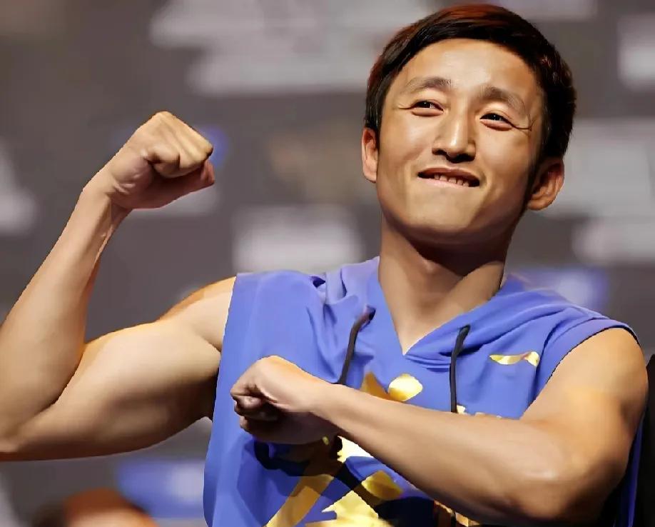 46公斤邹市明单手打80公斤樊少皇
全场以为要出人命
2016那场跨界赛，邹市明