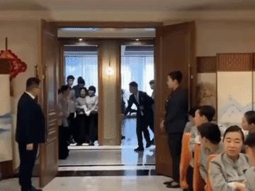 刚果（金）、尼日尔军政、胡塞武装的气质都不如东大的保洁军吧？他们的整齐划一完全也