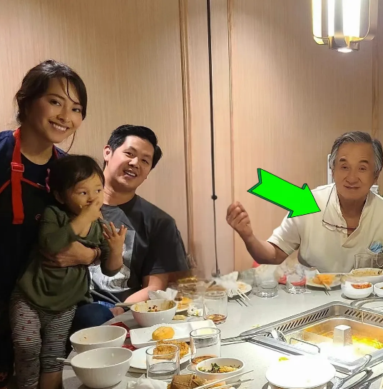 欢迎宇辉回归
直播间响起了稀稀拉拉的掌声[偷笑]
宇辉四海漂泊过两天又要出去了