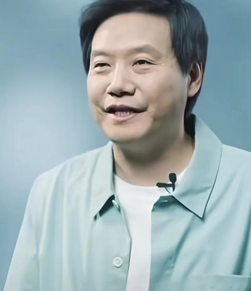 我们都被雷军“骗”了。
没想到千亿总裁也有脆弱的时刻。
雷军说，
你们以为我是社