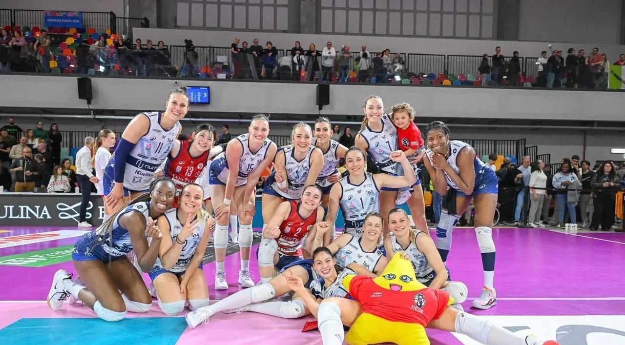 意甲女排半决赛米兰3-2险胜斯坎迪奇拿赛点 埃格努23分安娃38分
3月30日佛