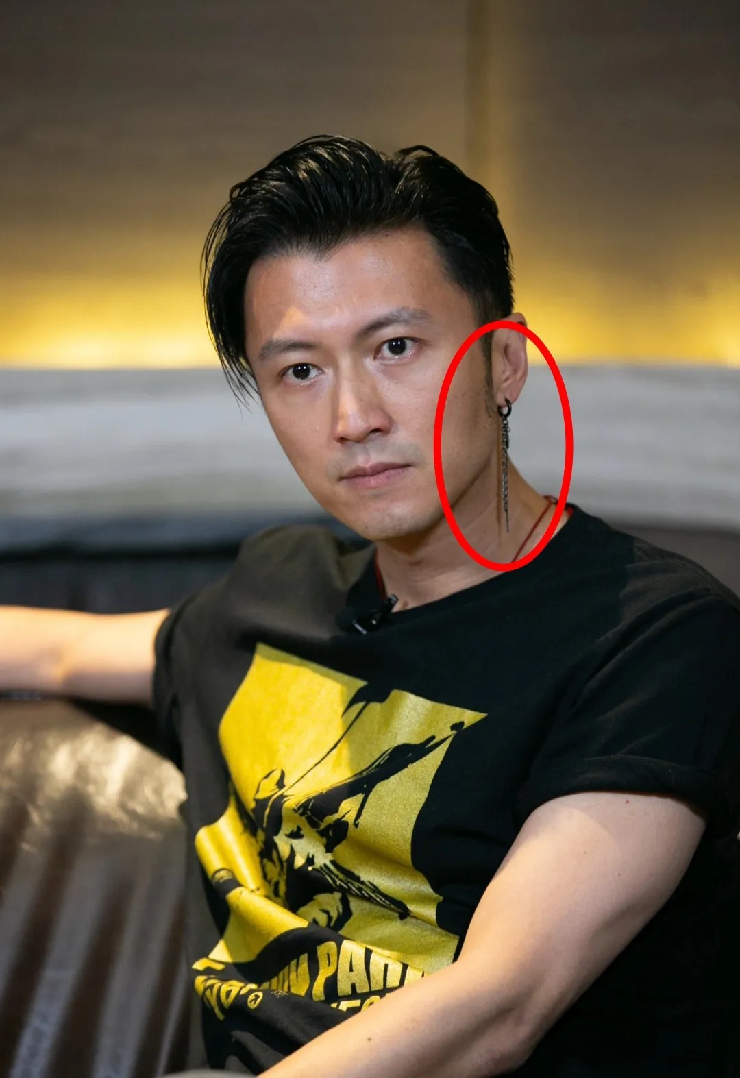 我都替谢霆锋尴尬了。
谢霆锋也算是娱乐圈公认的美男子了，长相帅气，穿着打扮也时尚