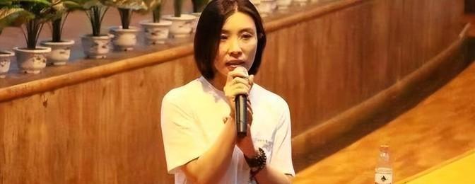 1998年，申通创始人聂腾飞开车冲出高速护栏最终身亡，妻子陈小英随后套现146亿