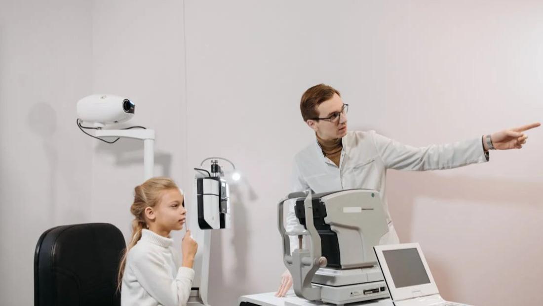 左手捐钱，右手收钱？爱尔眼科慈善背后的利益黑幕