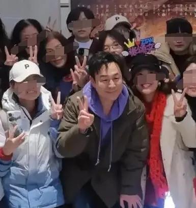 给张颂文点个赞！
他这举动可不是哪个演员随便敢做的！
做了你就要有被媒体大众炮轰