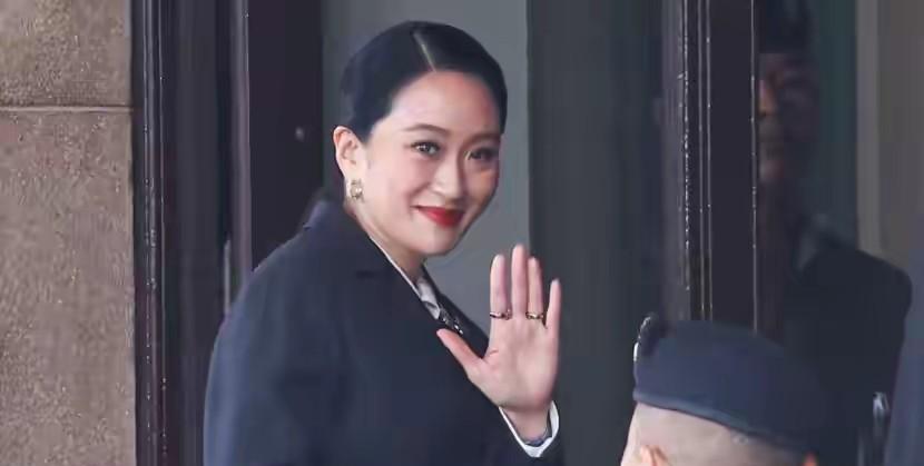泰国魔咒，无解之题！他信家族三次当总理，三次却被赶下台。
如今，他信刚从监狱出来