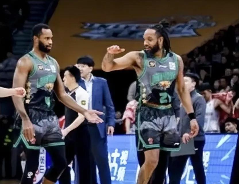 不得不承认，辽宁的四位外援是CBA，20支球队中最强的。
四位外援能出任的位置包