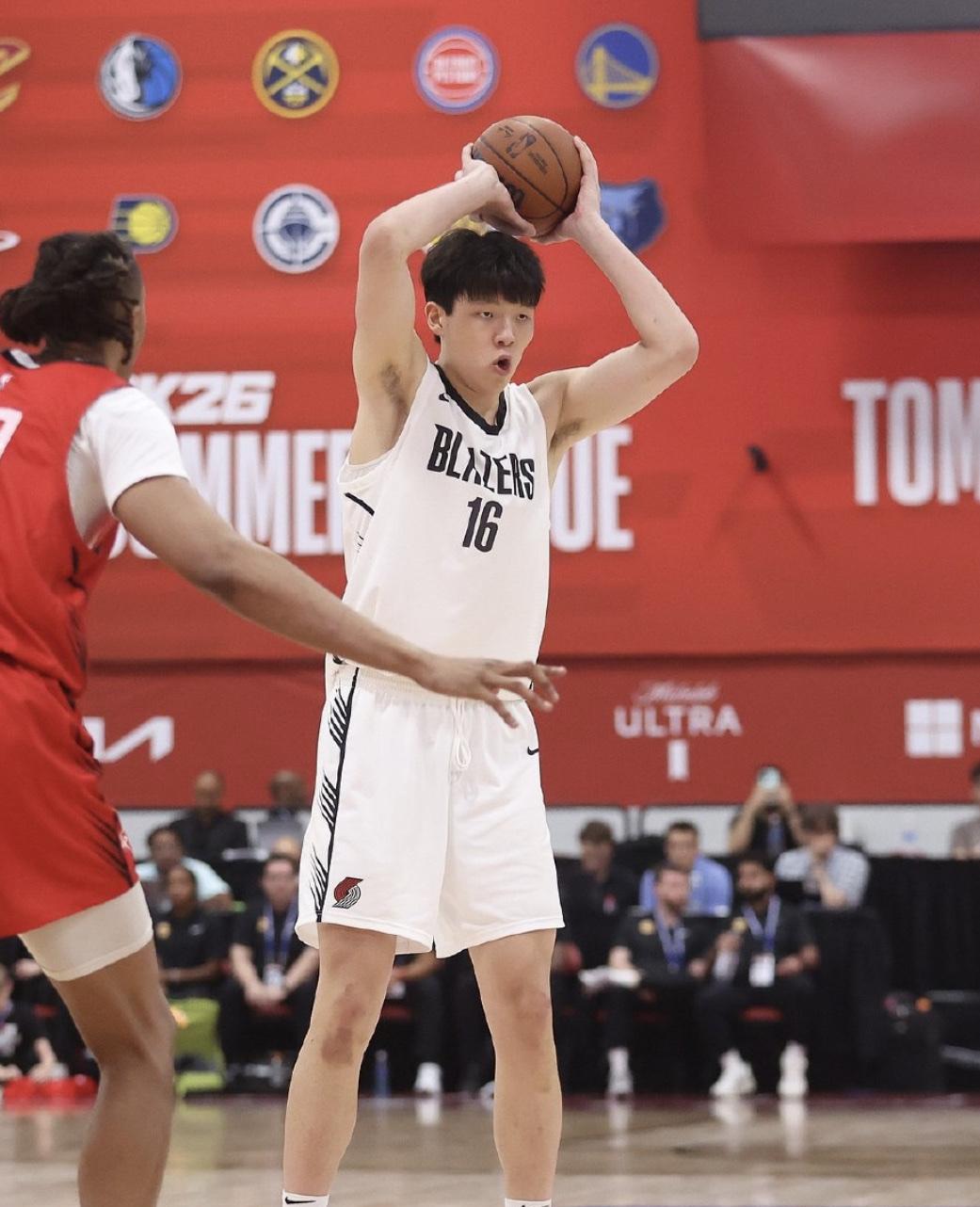 杨瀚森夏季联赛第四场：
8分8篮板5助攻3盖帽4失误
赛后杨瀚森说：对手能力很强