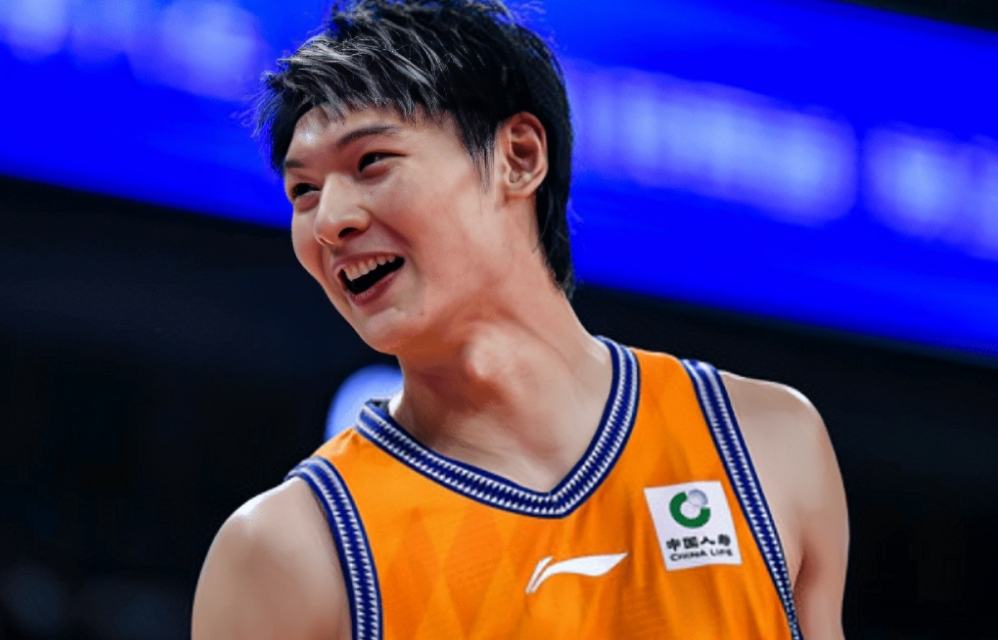 王哲林：输球责任责任是大家的，不能把责任都推到一个人身上。王哲林接受采访时谈到了