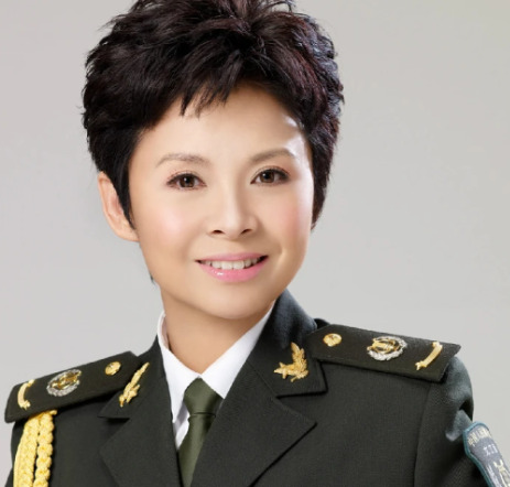 董文华和张楠的爱情故事











董文华，一个18岁的女孩，拒绝了一