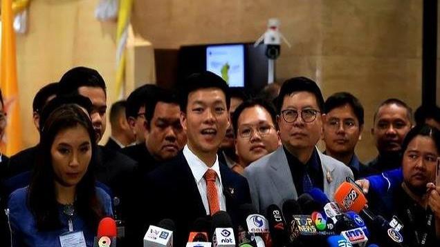 佩通坦赢了投票又咋样？纳塔蓬：她不行，干不满任期，等着瞧