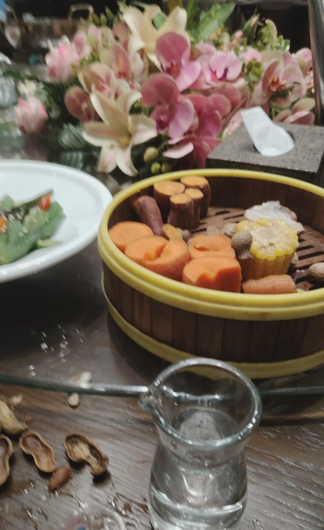 人间没有不贪恋美色的男子，除非他身患疾病！
人间没有不贪恋美色的女子，只看是否