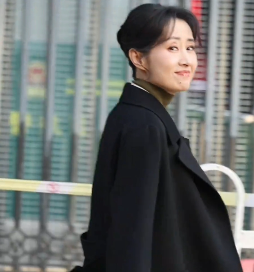 好美好优雅呀
刘敏涛是大美女
优雅，知性，大方得体很爱的一位明星
姐姐好有气质