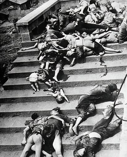抗日战争时期，重庆大隧道发生惨案，上万人活活被憋死在隧道内。1941年6月5日，