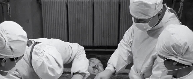 1938年，日军731部队医生新井田好奇女性生殖构造，残忍的对一名中国女子进行活