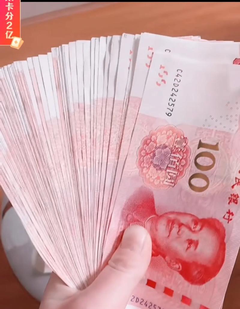 河南濮阳，一男子账户突然收到1300元转账，4天后，他接到催收电话，对方说他在“