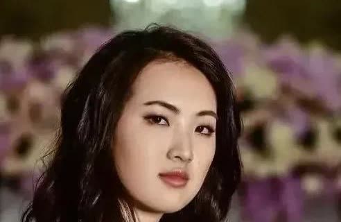 姚安娜绝对是把网友的话听进去了！
从刚刚进娱乐圈到现在变化真的好大，坚持锻炼塑