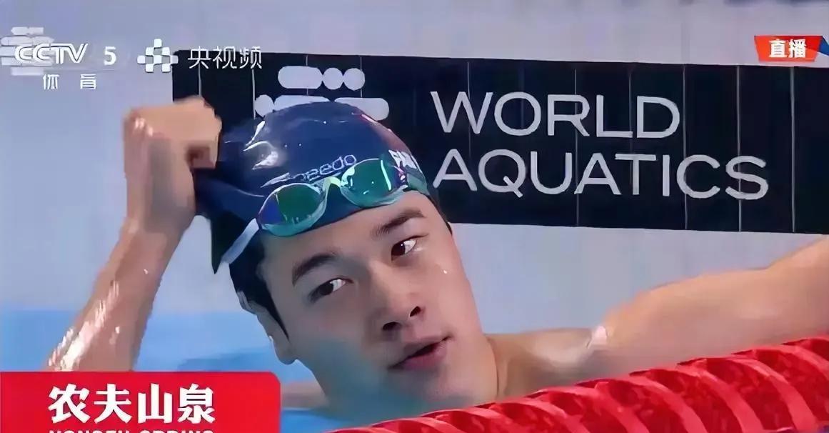 潘展乐不乐了！
在昨晚新加坡世界泳联世锦赛，男子100米自由泳半决赛的比赛中，出