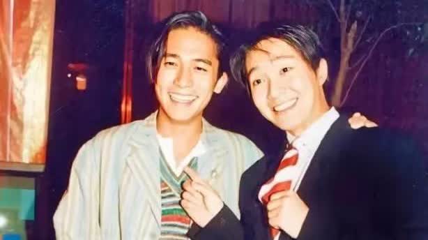 2008年，梁朝偉劉嘉玲結婚，郭台銘給了50萬，王菲夫婦給了15萬，曾志偉、林青