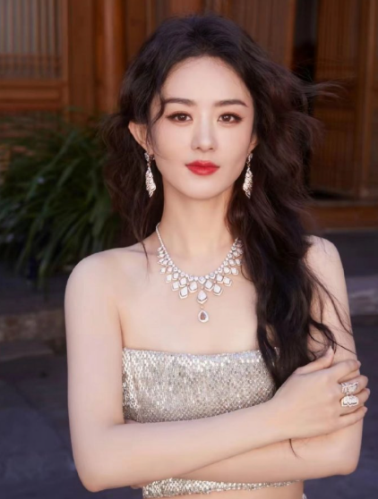 现在我理解冯绍峰了，
38岁的赵丽颖哪哪都好，
但这一点冯绍峰是无法接受的，那就