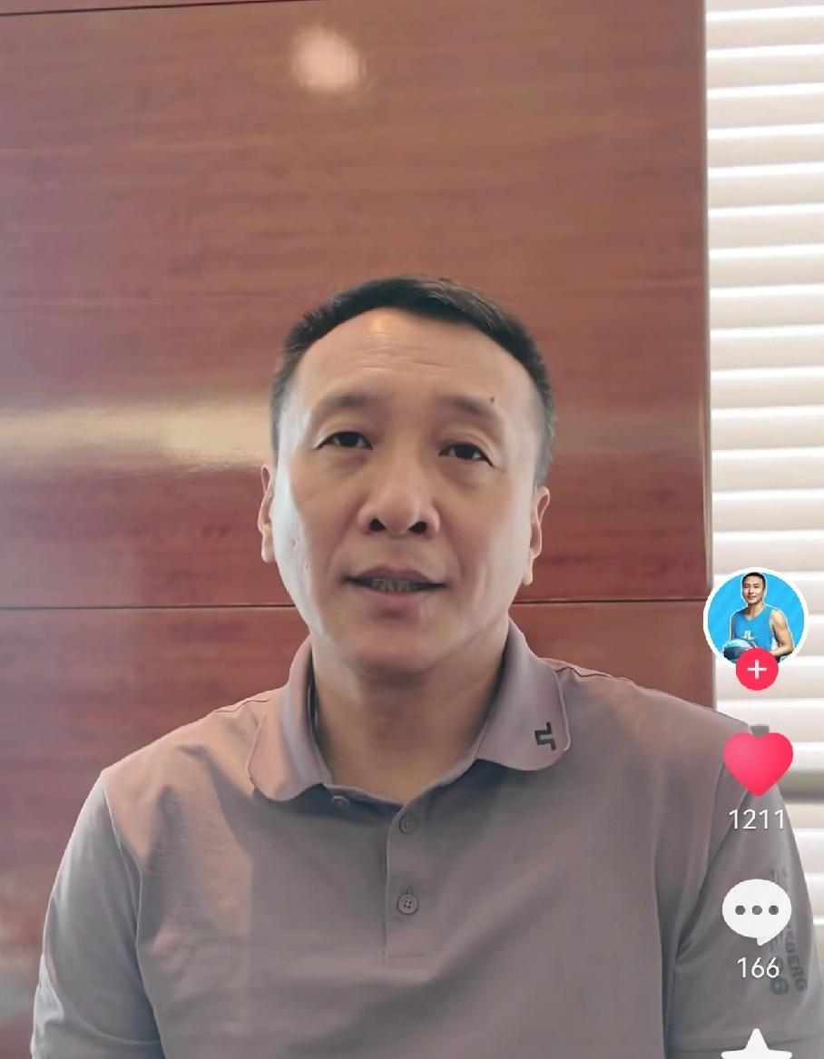 崔永熙好事不断！
随着广东男篮宣布崔永熙的加入，广东男篮名宿李群指导及时发视频分
