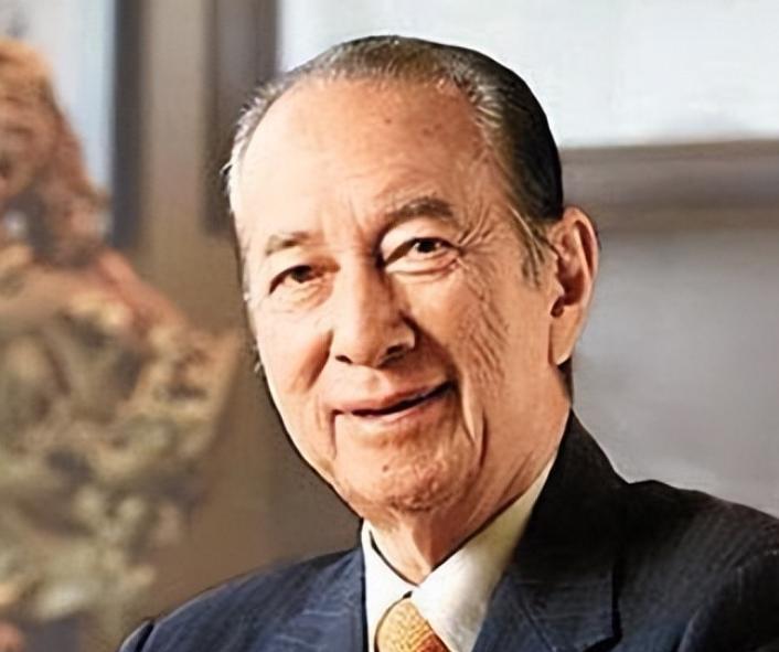 何鸿燊是个谜！2009年，88岁何鸿燊各脏器就已衰竭，但他直到2020年才死亡，