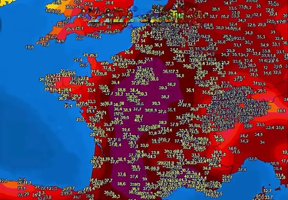 在伦敦36℃，法国议会都在开会讨论要不要全国装空调的时候，国内还有一群人发帖说“