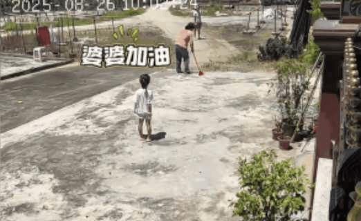 一句妈妈说你没用，外婆奋起追出门口险些闪了老腰，一句外婆加油，这还不得拼了老命呀