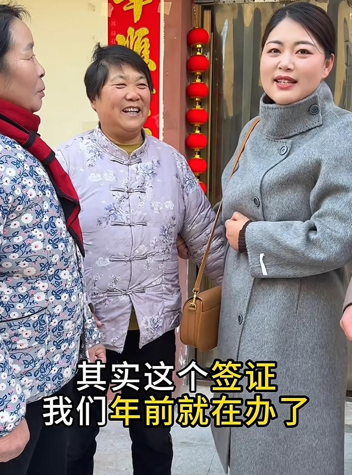 小乔和盼盼去巴黎了，本来准备带两个妈妈还有朵朵一起去的，但是两个妈妈的签证没有通