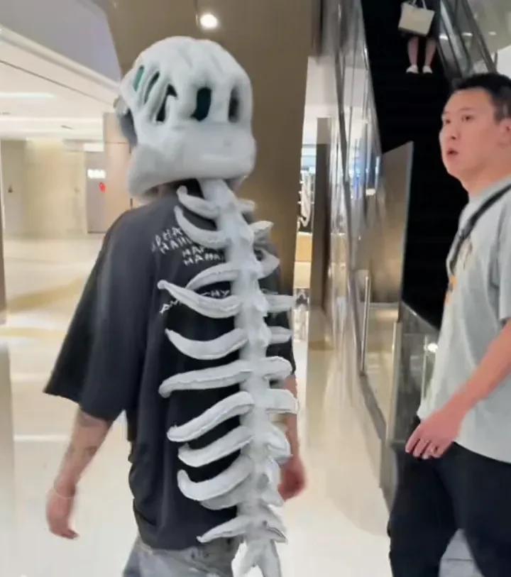 终于知道，关晓彤离开他的主要原因了。
35岁的年纪，应该是结婚生子的大好年华，你
