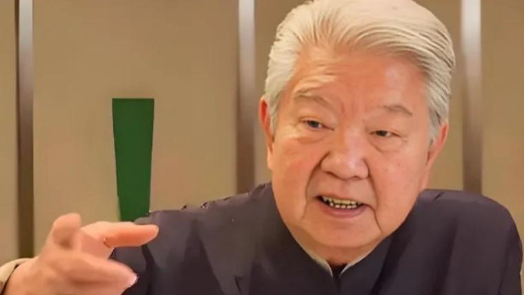 蔡澜刚走，全网追问“遗产怎么分”？助理四字回怼意味深长