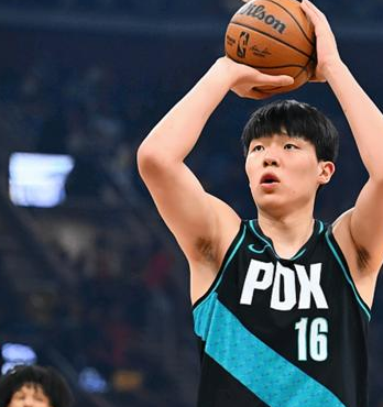 杨瀚森出战10分钟得到2分2篮板2盖帽，开拓者险胜马刺。NBA常规赛，开拓者客场