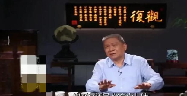 2021年马未都说：“我知道一个人，有严重的洁癖，严重到什么程度呢？
他大半辈子