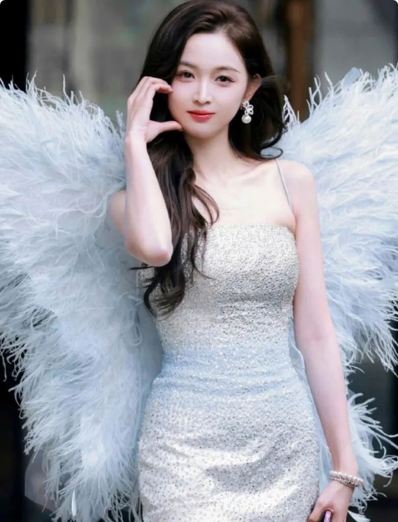 吴宣仪上《乘风破浪的姐姐》这事挺让人想不通。30岁正当年，微博粉丝2000万，唱