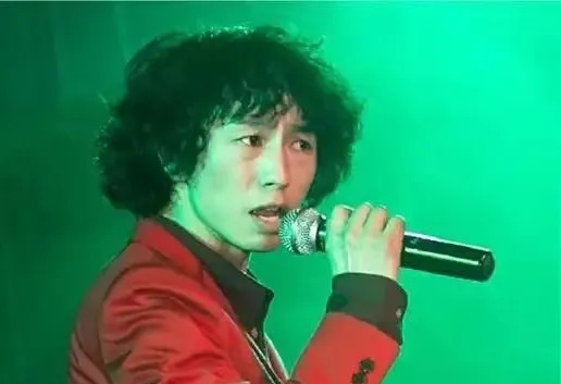 庞麦郎演唱会仅九位观众











什么？你没听错！庞麦郎复出首场演唱